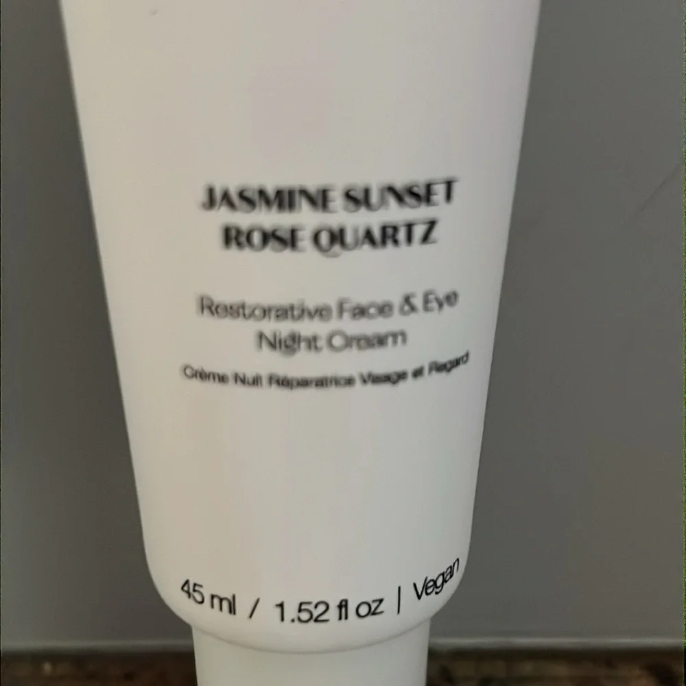 Flanerie Everlasting Spring Hibiscus & Jasmine Sunset Rose Quartz Skincare Set - Picture 3 of 4